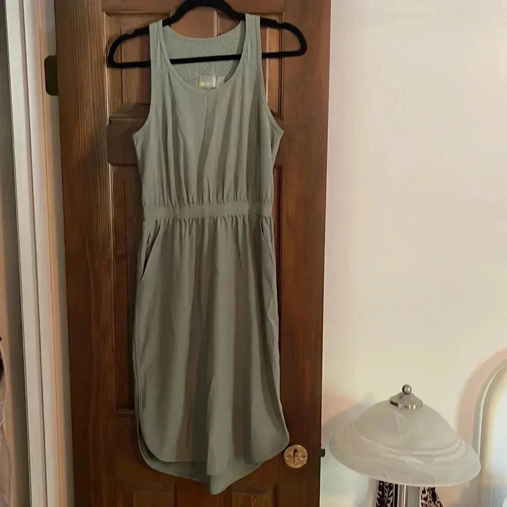 Zella green dress size XS with pockets!